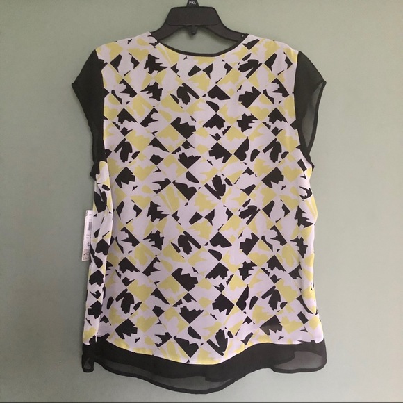 NWT Short Sleeve Blouse Shirt Geometric Pattern - Picture 2 of 8